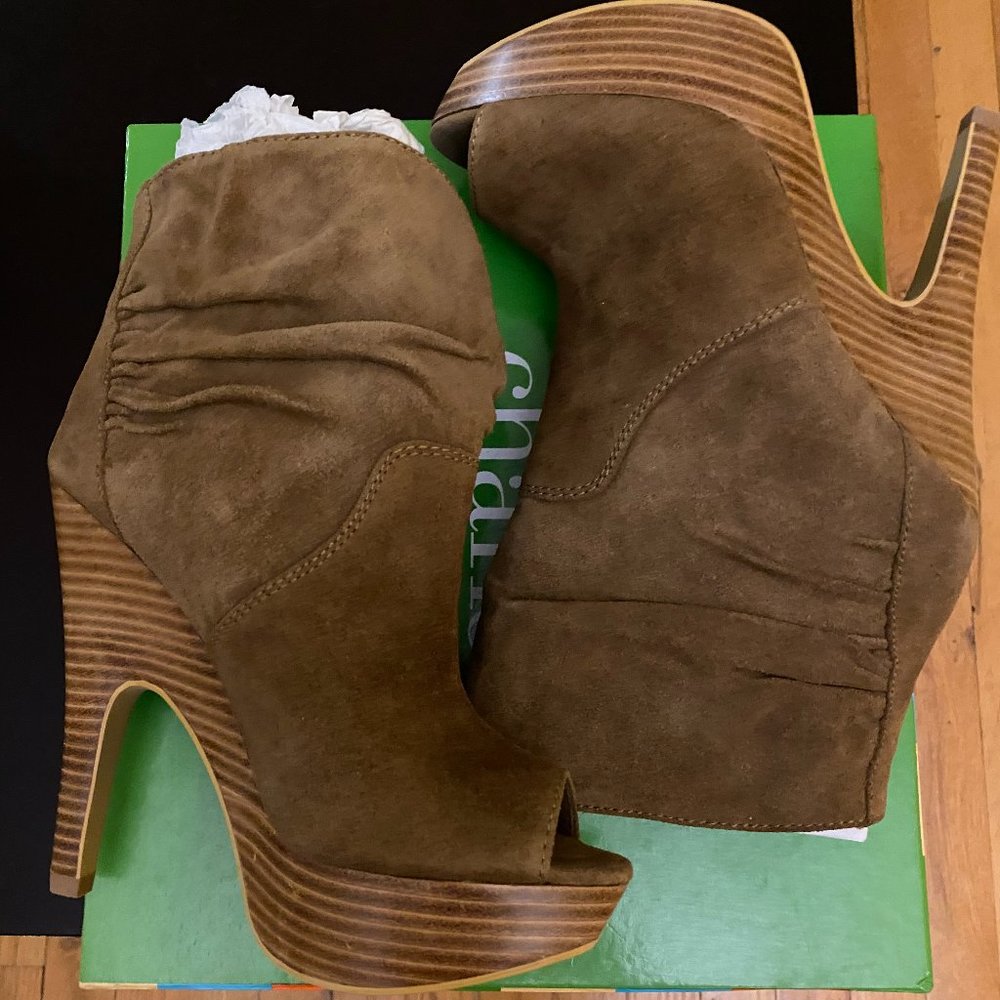 NEW  Platform Charles David peep toe suede ankle booties